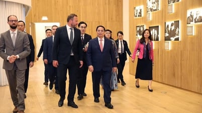 Thủ tướng Phạm Minh Chính và Phu nhân tìm hiểu mô hình hợp tác công tư về văn hóa ở Tallinn