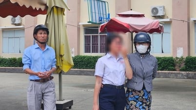 Thi lớp 10: Kết thúc thi môn toán, nhiều thí sinh ở TP HCM bật khóc