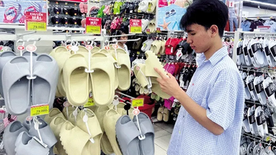 Trang bị đồ dùng cần thiết đi mưa