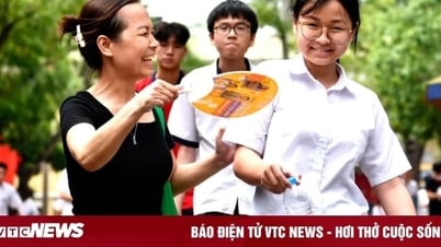 Giáo viên: 'Đề Văn quá dễ, độ phân hoá thấp khiến cuộc đua lớp 10 càng gắt gao'