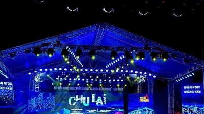 2025年の革命歌の全国大衆芸術公演：クアンナム代表団がそのアイデンティティを示す