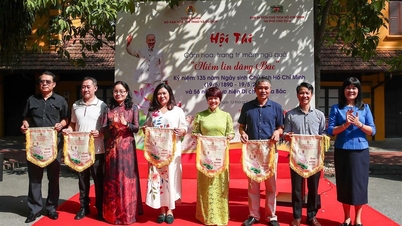 Công đoàn Bộ VHTTDL tổ chức Hội thi cắm hoa, trang trí mâm ngũ quả kỷ niệm 135 năm Ngày sinh Chủ tịch Hồ Chí Minh và 56 năm thực hiện Di chúc của Bác