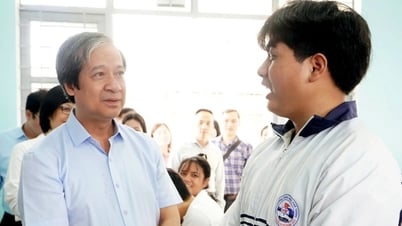 Bộ trưởng Nguyễn Kim Sơn kiểm tra việc chuẩn bị thi tốt nghiệp tại Gia Lai