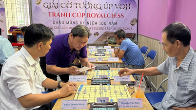 Torneo de ajedrez al revés para celebrar el Día de la Prensa Revolucionaria de Vietnam