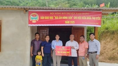 Hội Nông dân Nam Giang bàn giao nhà ở cho hội viên khó khăn