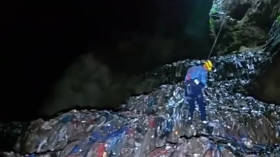 Famous stinking cave: Trash mountain as high as 7-storey building inside