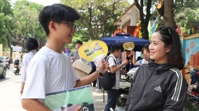 Thi Văn vào lớp 10 Hà Nội: Thí sinh mừng vui vì "đề gần gũi, dễ viết"