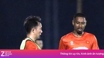 يشيد تشاو نجوك كوانج بقلادة Cao Quang Vinh
