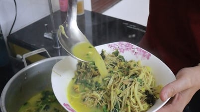 Dân dã món củ chuối nấu ốc bươu