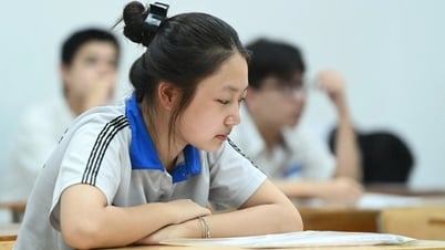 하노이 수험생, 비전문 10학년 수학 시험 종료
