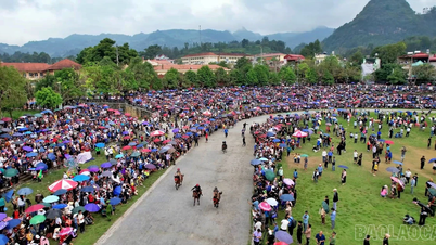 Plus de 20 000 visiteurs assistent au Festival du Plateau Blanc de Bac Ha 2025