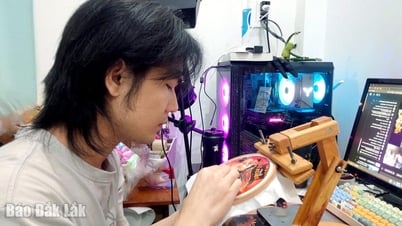 "Weaving" dreams with needle and thread