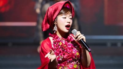"Morning Star" Nguyen Thu Hang opens the Northern style fashion show