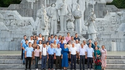 Đoàn đại biểu Quốc hội thành phố Hải Phòng thăm Khu di tích Ban Thường trực Quốc hội tại tỉnh Tuyên Quang