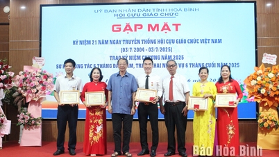ประชุมเพื่อเฉลิมฉลองครบรอบ 21 ปี วันประเพณีของสมาคมครูเกษียณอายุเวียดนาม
