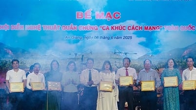 Bế mạc Hội diễn Nghệ thuật quần chúng "Ca khúc cách mạng" toàn quốc năm 2025