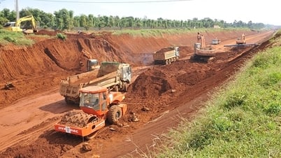 Why is the Buon Ma Thuot - Khanh Hoa expressway project behind schedule?