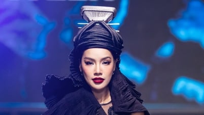 คุณเล ฮวง ฟอง แสดงในพิธีปิดงาน Vietnam International Fashion Week 2025