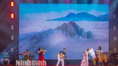 «Песня о любви: Нхо Куан — Ожидающие горы, ожидающий лес»