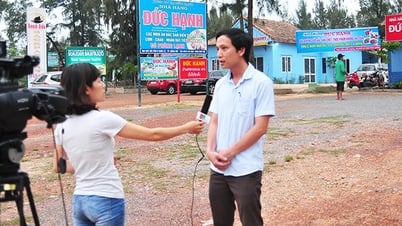 នៅពេលអ្នកសារព័ត៌មានត្រូវបាន "សម្ភាសន៍" បញ្ច្រាស