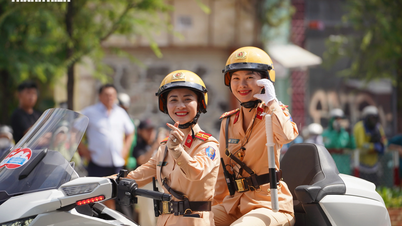 Nữ CSGT dẫn đoàn duy nhất lái siêu mô tô trong 'Vinh quang Công an nhân dân Việt Nam'