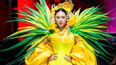 Hoa hậu Bùi Quỳnh Hoa "càn quét" sàn diễn thời trang