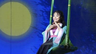 천상의 성모님께서 관객들과 재회하셨습니다.