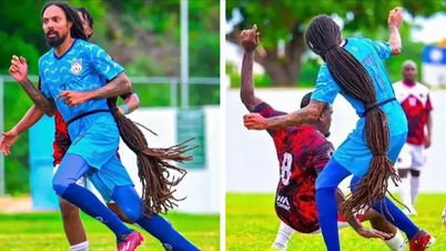 Kỳ lạ: Cầu thủ đá vòng loại World Cup với bộ tóc dài tới gần… gót chân