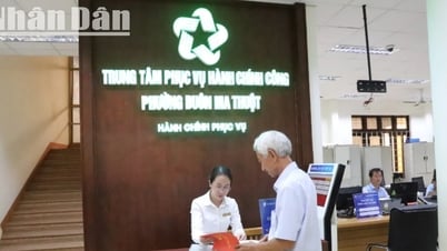 [Ảnh] Ngày đầu tiên giải quyết thủ tục hành chính công...