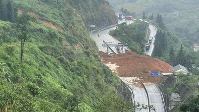 Lào Cai: Mưa lớn gây sạt lở, chia cắt giao thông trên tuyến đường đi Sa Pa