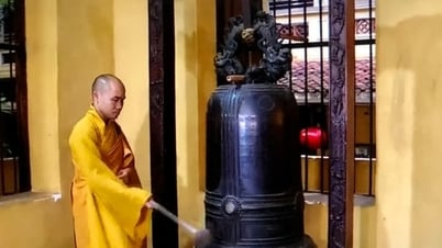 Đúng 6h sáng 1-7, các chùa trên toàn quốc cử chuông, trống cầu Quốc thái dân an