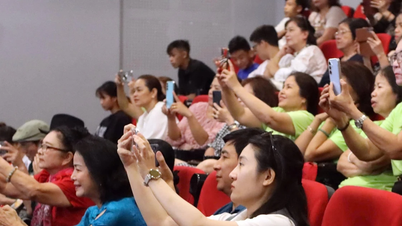 Festival de Cine Asiático de Da Nang: Buenas películas, entradas gratis: la gente está ansiosa por ir al cine.