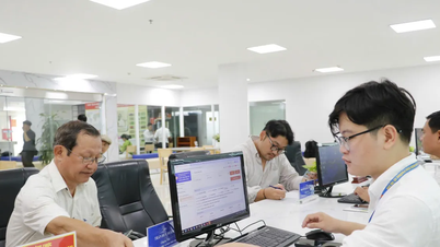Trang bị robot, bánh, nước miễn phí phục vụ người dân