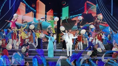 Art program "Ho Chi Minh City - Bright new era"