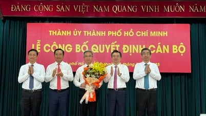 Thành ủy TP HCM mới công bố và trao nhiều quyết định cán bộ chủ chốt