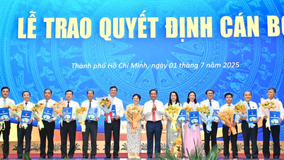Chủ tịch UBND TPHCM yêu cầu cán bộ biến cơ chế “xin – cho” thành cơ chế phục vụ