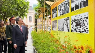 Dâng hương, khai mạc triển lãm ảnh tưởng nhớ cố Tổng Bí thư Nguyễn Văn Linh