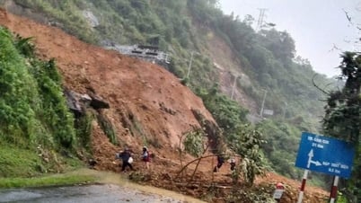 Mưa lớn gây sạt lở tại khu vực trạm thu phí BOT cầu Móng Sến