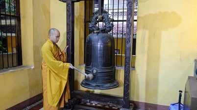 Linh thiêng khoảnh khắc chùa Quán Sứ cử ba hồi chuông trống cầu quốc thái dân an sáng 1/7