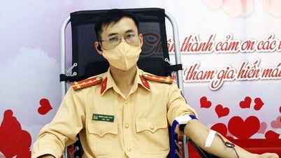 Cán bộ CSGT kịp thời hiến máu cứu bệnh nhân nguy kịch