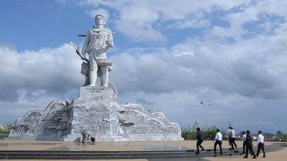 Phó Chủ tịch UBND tỉnh Nguyễn Hồng Hải thăm, động viên cán bộ, công chức phường Nam Gia Nghĩa
