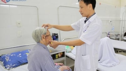 Phẫu thuật thành công khối ung thư lớn vùng mặt cho cụ bà 96 tuổi