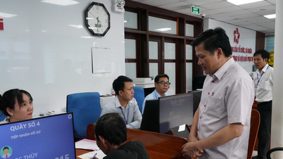 Phó Chủ tịch Thường trực HĐND tỉnh Trương Văn Đạt kiểm tra việc vận hành chính quyền mới tại phường Bồng Sơn