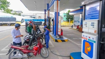 Tăng gần 200 đồng/lít, giá xăng RON95-III vượt ngưỡng 20.000 đồng/lít
