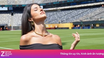 Nữ MC diện váy gợi cảm, mặc kệ bị gọi 'thô tục' ở Club World Cup