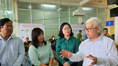 Trưởng Đoàn ĐBQH TPHCM khảo sát hoạt động chính quyền cấp xã tại phường Đông Hưng Thuận