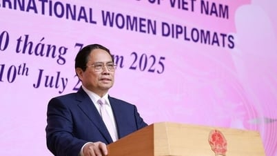 Thủ tướng Phạm Minh Chính gặp mặt các nhà ngoại giao nữ Việt Nam và quốc tế