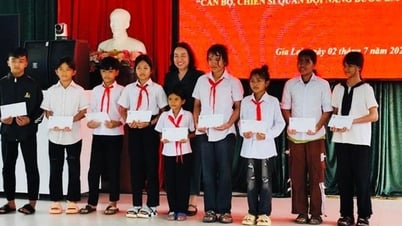 Khi người lính làm "cha đỡ đầu" của trẻ khó khăn