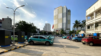 Trạm sạc siêu nhanh 30 cổng của V-Green đi vào hoạt động tại Bến xe Đuôi Cá