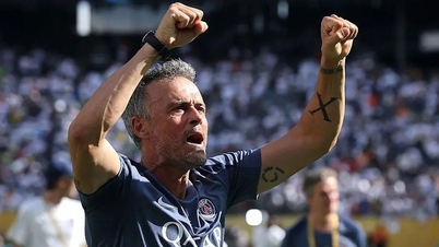 PSG đánh bại Real Madrid, HLV Enrique chỉ thẳng cầu thủ nhận Quả bóng Vàng